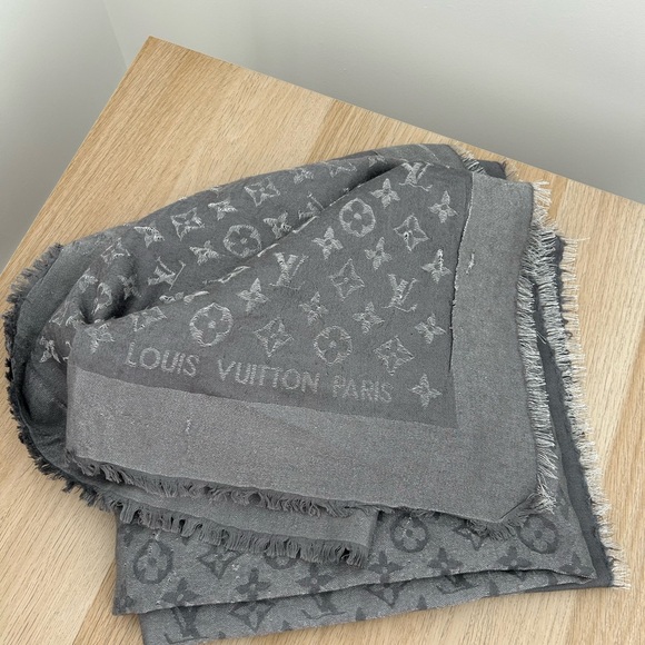 Louis Vuitton Accessories - Louis Vuitton Charcoal Monogram Shawl